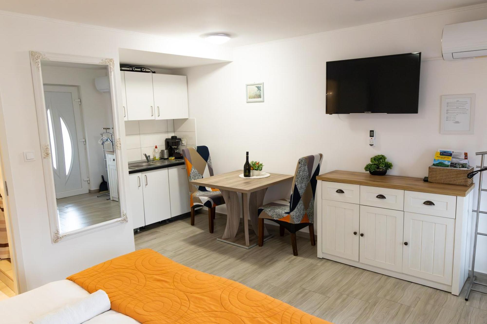 Kincso Vendeghaz Apartment Sarospatak Ngoại thất bức ảnh