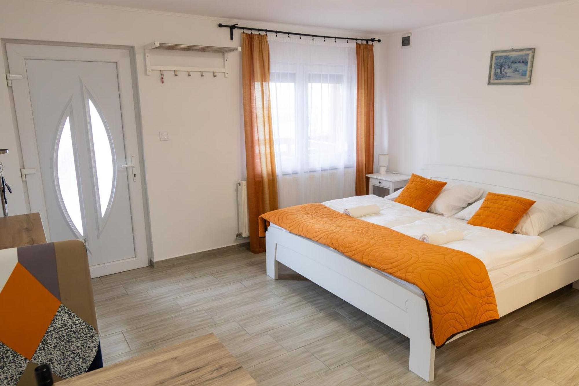 Kincso Vendeghaz Apartment Sarospatak Ngoại thất bức ảnh