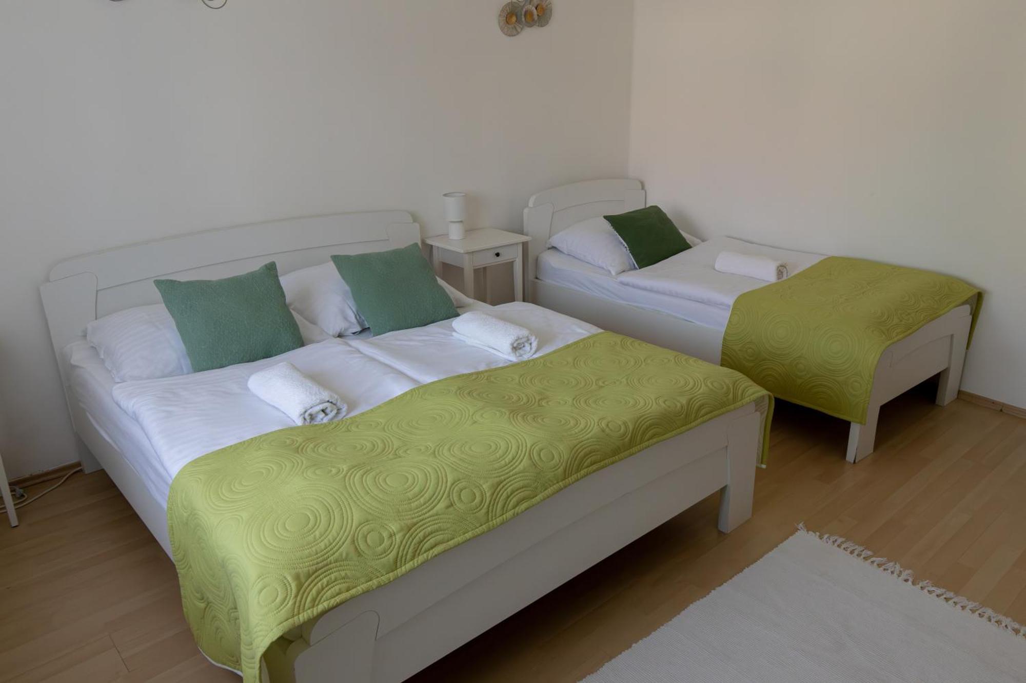 Kincso Vendeghaz Apartment Sarospatak Ngoại thất bức ảnh